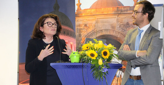 Prof. Mutti bei der Vergabe der FöWiTec-Förderungen. | Foto: Dr. Franziska Pruin