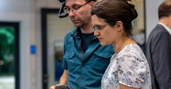 Dr. Hanna Theuer (r.) und Dr. Sander Lass