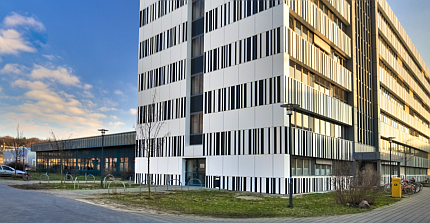 House 14 at Campus Golm. The link leads to the website of the Faculty of Human Sciences.