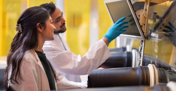 Atul Shukla (right) and Manasi Pranav measure voltage and current of the solar cell.