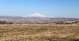 Das anatolische Hochplateau mit dem über 3900 m hohen Vulkan Mt. Erciyes. Foto: M. Strecker.