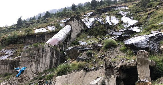 Reste des zerstörten Kraftwerks am Rishiganga.
