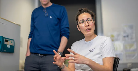 Claudia Rödel (right) is a postdoctoral researcher at the Department of Biochemistry and Biology.