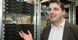 The assistant professor of computer chemistry is not one of those scientists who researches or teaches in a white lab coat with a test tube in hand. He develops new materials and technologies using mathematics, quantum physics, and modern high-performance computers. Picture: Karla Fritze