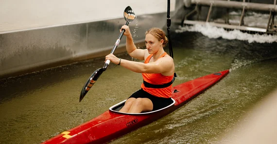 Hannah Spielhagen im Winter wird im Strömungskanal trainiert.