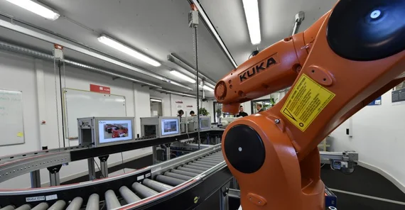 Das „Anwendungszentrum Industrie 4.0“: Simulationsplattform für neue Fabrikmodelle und zugleich Lernfabrik. Foto: Karla Fritze.