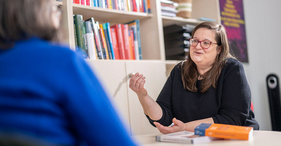 Katharina Scheiter während des Interviews.