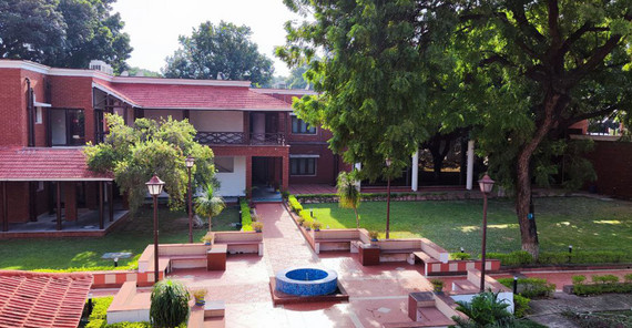 Gemütliches Gästehaus auf dem Campus des IIT Roorkee.