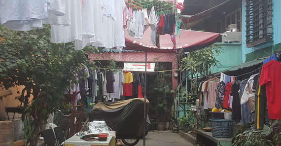 Blick in einen Hinterhof in Manila