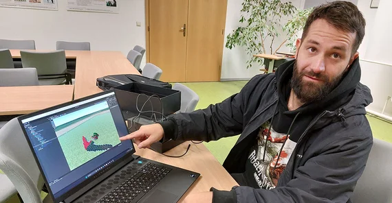 Various scenarios can be played through and new agricultural methods practiced with the VR glasses.