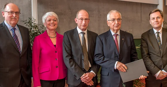 Prof. Dr. Dr. h.c. mult. Klaus Töpfer wurde 2018 die Ehrendoktorwürde der Wirtschafts- und Sozialwissenschaftlichen Fakultät verliehen