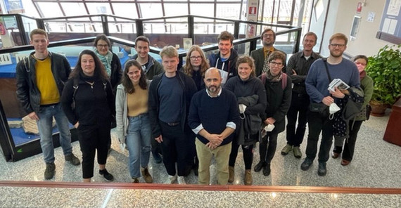 Die Potsdamer Reisegruppe und der Leiter des archäologischen Museums in Santadi