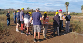 Die Gruppe lässt sich die bisherigen Erkenntnisse über die Ausgrabungsstätte erklären