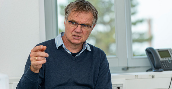 Prof. Dr. Axel Bronstert, Professor für Hydrologie und Klimatologie an der Universität Potsdam. Prof. Dr. Axel Bronstert im Interview. Das Foto ist von Tobias Hopfgarten.