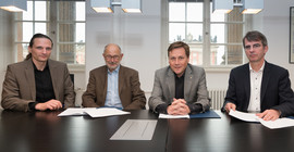Dr. Berno Bahro, 1. Vorsitzender des USV, Prof. Dr. Dieter Wagner, 2. Vorsitzender des USV, Prof. Oliver Günther, Ph.D., Präsident der Universität Potsdam, Frank Horn, Geschäftsführer der Hoffbauer gGmbH. Foto: Karla Fritze/Universität Potsdam.