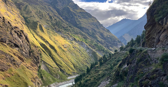 Einer von vielen Erdrutschen in der Region.