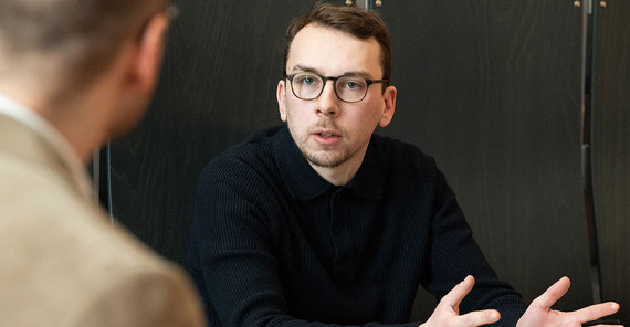Max Bense studiert Jura und erhält das Universitätsstipendium.