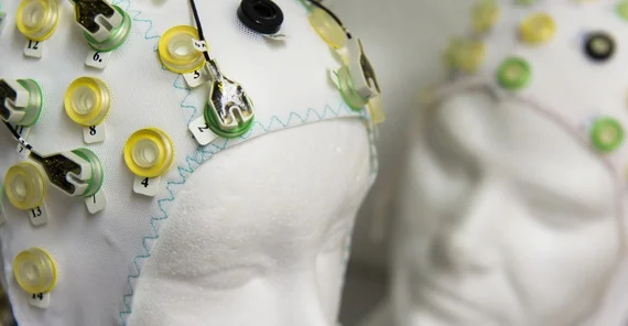 Ausrüstung für ein EEG-Experiment. Foto: Thomas Roese