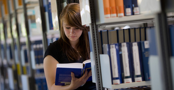 Mit einem Stipendium studiert es sich leichter. Foto: Sören Stache Mit einem Stipendium studiert es sich leichter. Foto: Sören Stache