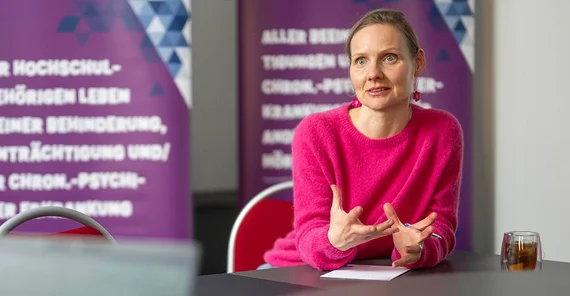 Annette de Guzmán Guzmán im Gespräch.