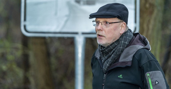 Das Bild zeigt Ronald Sima, den Kurator des Projekts „Grenzzonen – Zonengrenze“, Das Foto ist von Tobias Hopfgarten.