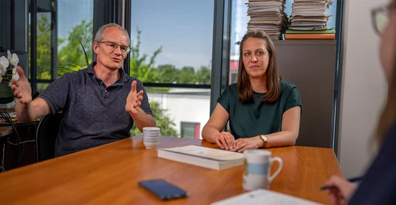 Prof. Dr. Michael Lenhard (l.) und Dr. Anika Küken im Interview.