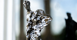 Der Voltaire-Preis, Skulptur von Mikos Meininger