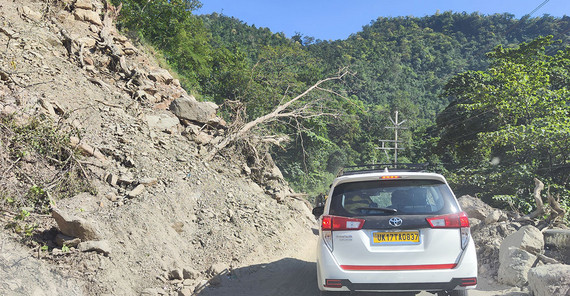 Einer der vielen Hangrutsche entlang unserer Route.