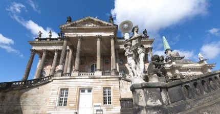 The campus Am Neuen Palais, which is in the immediate proximity of the Park of Sanssouci, is home to the Faculty of Arts.